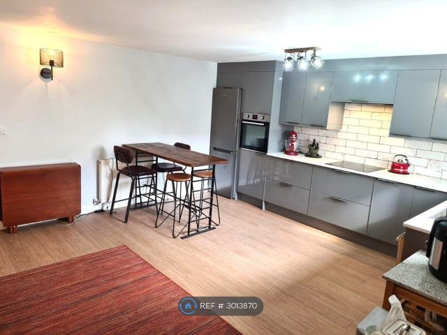Pelham Place, Seaford BN25, 2 bed flat to rent, £1,200 pcm | PrimeLocation