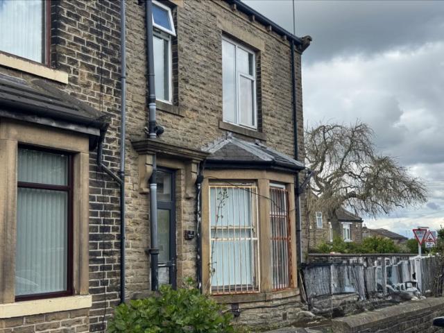 Pelham Road, Bradford BD2 Studio to rent £350 pcm £81 pw