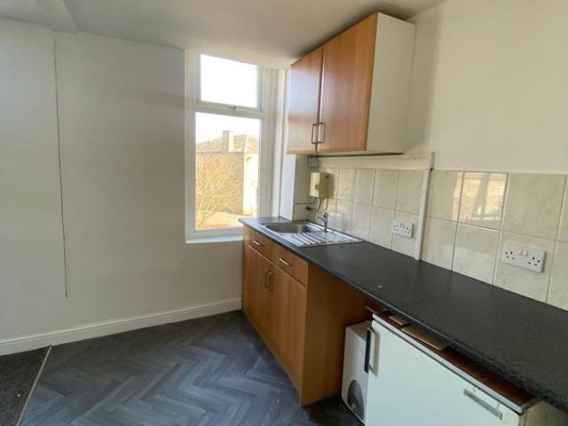 Pelham Road, Bradford BD2, Studio to rent, £350 pcm | PrimeLocation