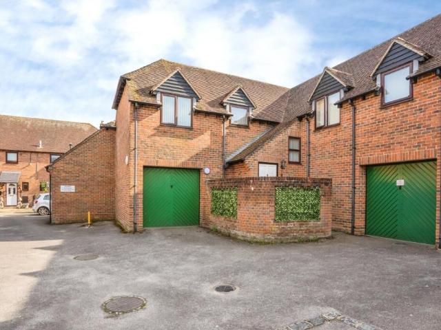 Pelham Terrace, Emsworth PO10, 2 bed flat to rent, £1,300 pcm | PrimeLocation