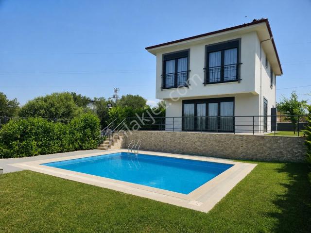 Pelitköy’de Müstakil Havuzlu Lüks Villa | 4+1 Özel Tasarım | Zeytinlikler İçinde Doğayla İç İçe