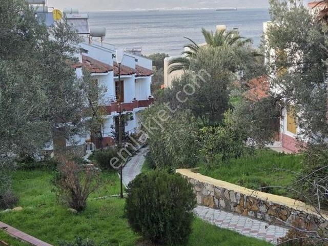 Pelitköy Sahilde Denize 150 Metre Mesafede Yenilenmiş Yazlık