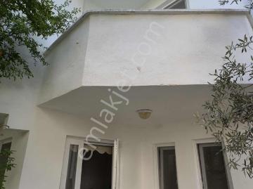 Pelitköy Sahilde, Doğa Ve Deniz Manzaralı Satılık 4+1 Villa