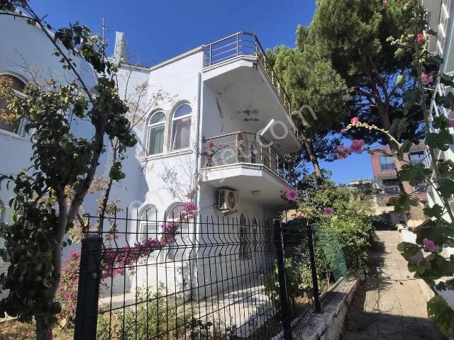 Pelitköy Sahilde Satılık Villa Özgün Gayrimenkulden