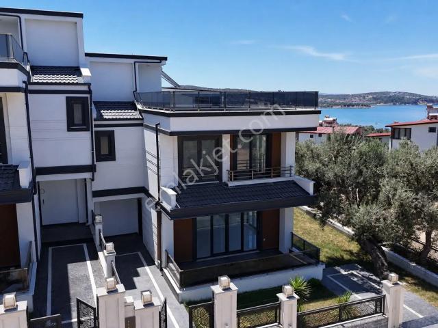 Pelitköy'de Denize 1dk Panoramik Deniz Manzaralı Villalar