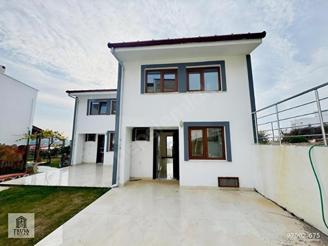 Pelitköyde Satılık 4+1 Sıfır Triplex Villa