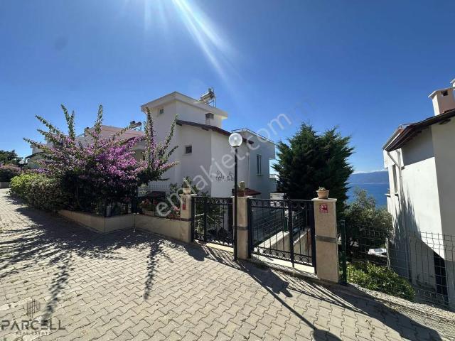 Pelitköyün Prestijli Sitesinde Eşsiz Deniz Manzaralı Lüks Villa