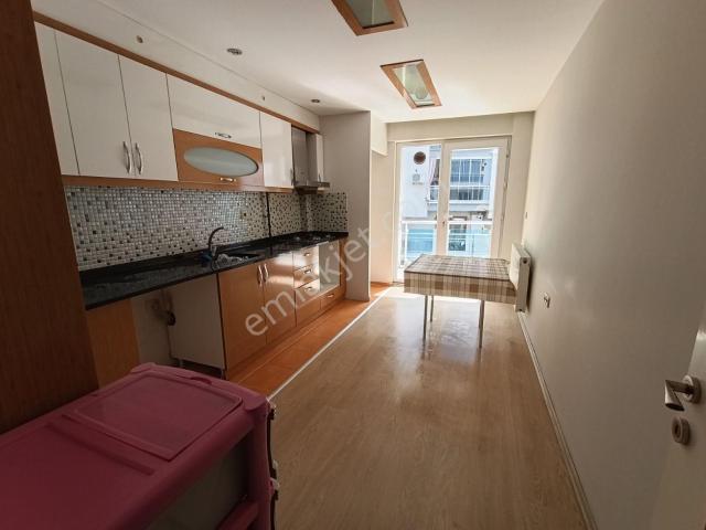 Pelitlibağda Yıkılan Yurt Yanı 125m 2+1 Kiralık Daire
