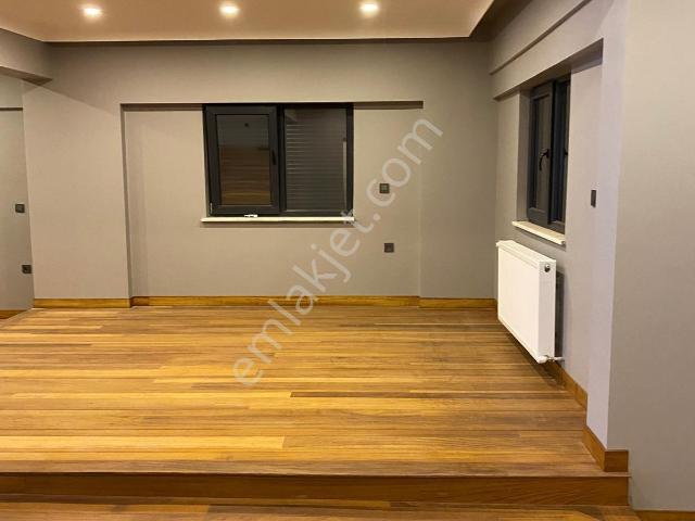Pelitlide 500 M2 Arsa İçinde 3 Katlı Sıfır Villa