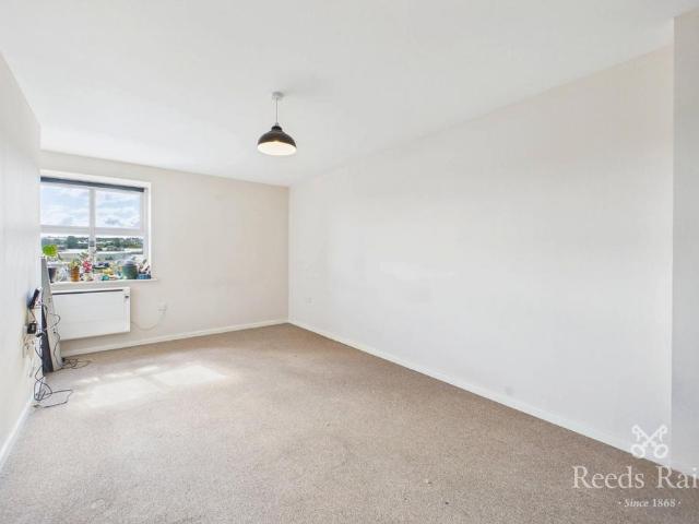 Pellon Lane, West Yorkshire HX1 1 bed apartment to rent £575 pcm £133 pw