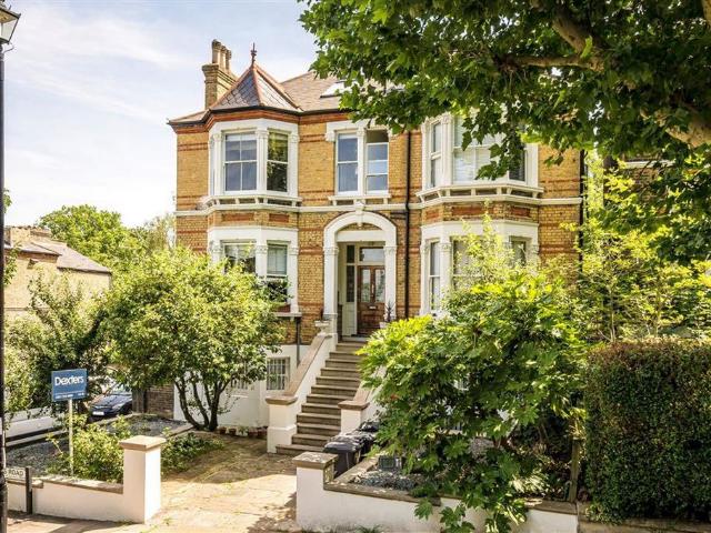 Pepys Road, London SE14 2 bed flat to rent £2,400 pcm £554 pw
