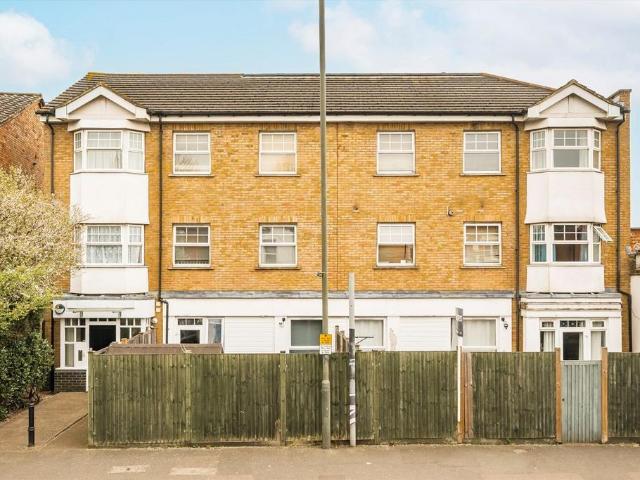 Pepys Road, London SW20 2 bed flat to rent £1,750 pcm £404 pw