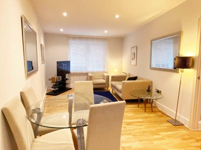 Pepys Street, Tower Hill, EC3N 1 bed apartment to rent £2,500 pcm £577 pw