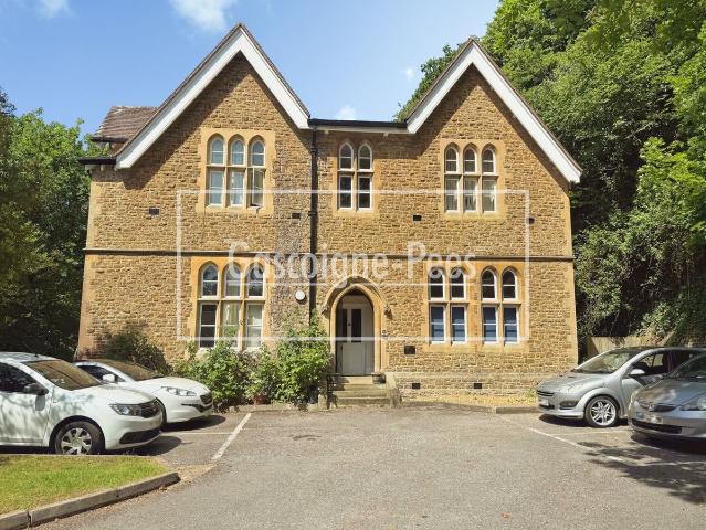 Peperharow Road Badgers Hollow, Godalming GU7, 2 bed flat to rent, £1,650 pcm | PrimeLocation