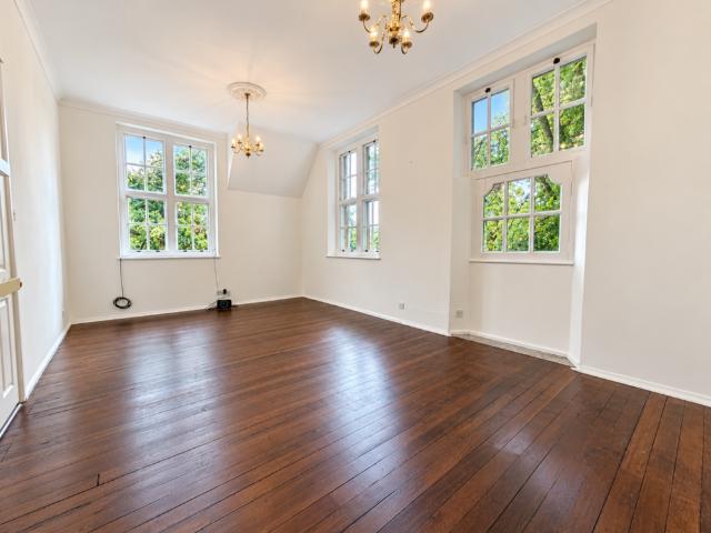 Peperharow Road, Godalming, GU7