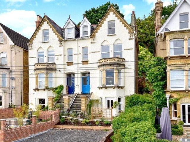 Peperharow Road, Godalming, Surrey GU7, 2 bed flat to rent, £1,550 pcm | PrimeLocation