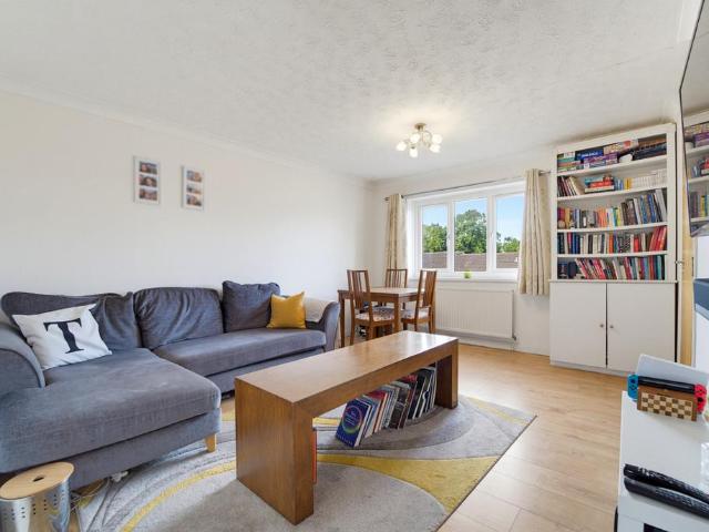 Peplow Close, West Drayton, UB7 2 bed flat to rent £1,550 pcm £358 pw