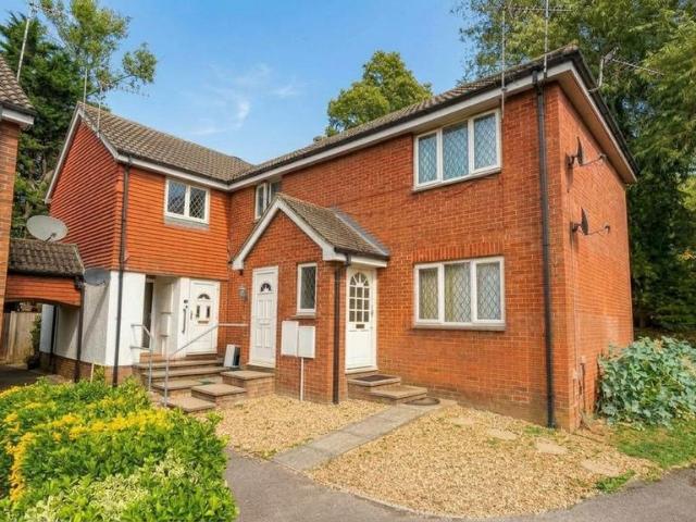 Peplow Close, West Drayton, UB7 2 bed flat to rent £1,800 pcm £415 pw