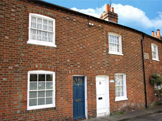 Peppard Road, Emmer Green, Reading. 2 bed terraced house to rent £1,500 pcm £346 pw