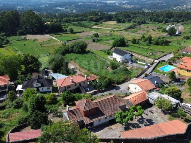 Pequena aldeia composta por 4 propriedades 0m² Cerdal