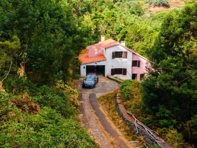 Pequena Quinta com Terreno entre Caniço e Camacha 186m² Camacha