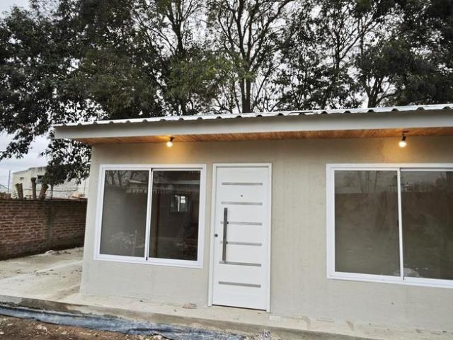 PEQUEÑA CASA DE 2 AMBIENTES EN ALQUILER