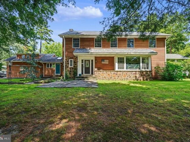 Pequot Trl, Medford Lakes, Home For Sale