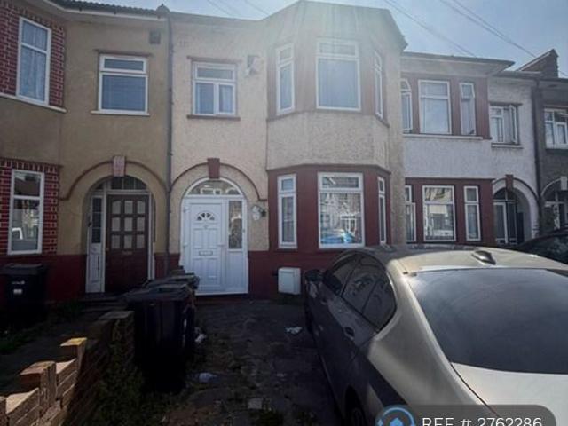 Perth Road, Ilford, IG2 4 bed terraced house to rent £2,550 pcm £588 pw