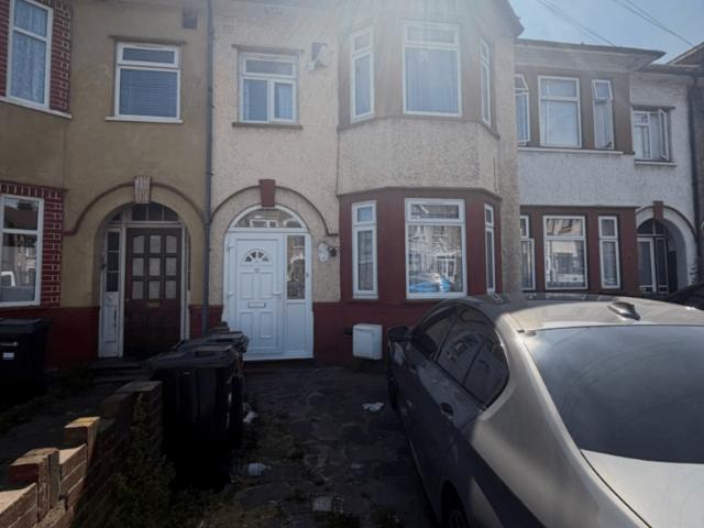 Perth Road, ILFORD, IG2 6AX 4 bed terraced house to rent £2,550 pcm £588 pw
