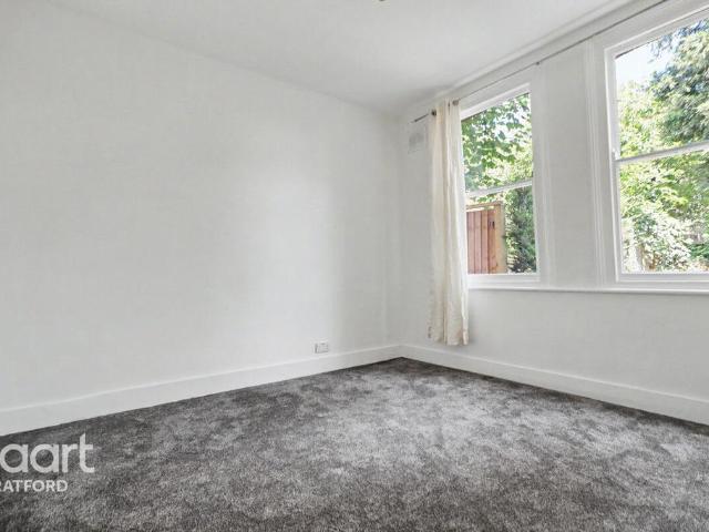 Perth Road, London 2 bed flat to rent £1,900 pcm £438 pw