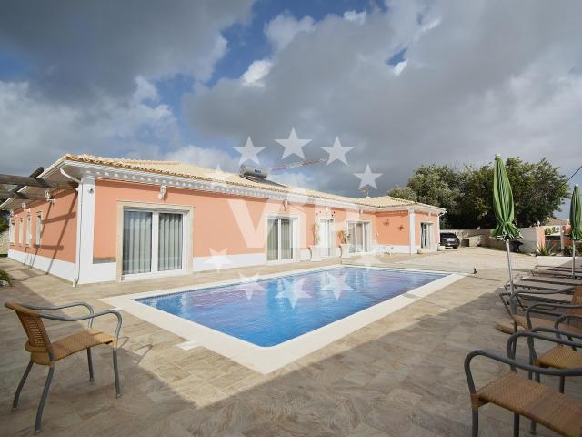 MORADA TERREA COM 5 QUARTOS E PISCINA ZONA DE CAMPO PERTO DO ALBUFEIRA