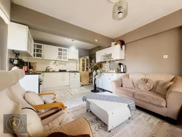 Perşembe Pazarı Yakını, Ara Kat 2+1 Daire: 75m², Çift Cephe, Bal
