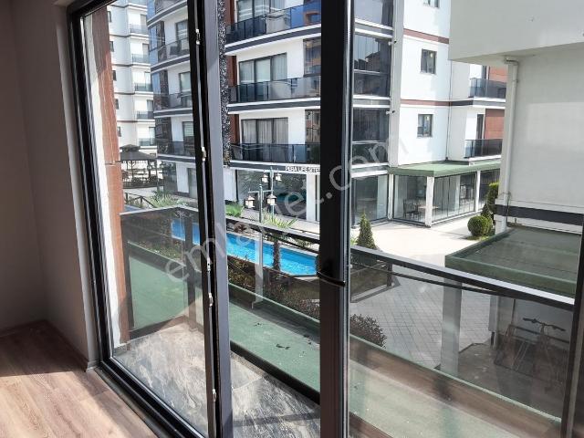 Pera Lıfe Evlerinde Havuz Manzaralı, Ebeveyn Banyolu 3+1