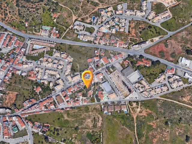 Pêra Terreno Urbano com 645 m2 Localização Central