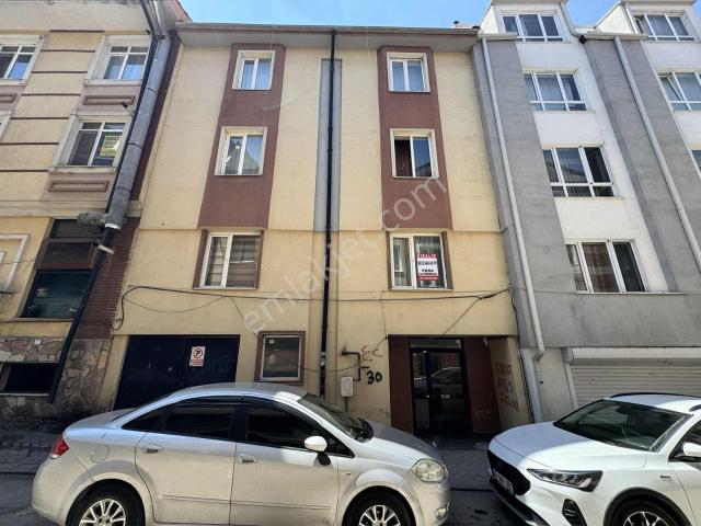 Pera'dan Büyükdere Mah. O.g.ü. Yakını Kiralık Eşyalı 1+1 Daire