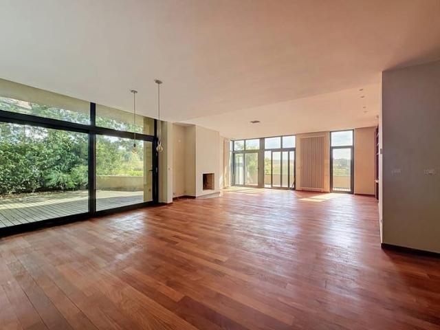 Percke – 4 bedroom house with separate studio flat