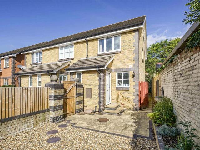 Percheron Close, Isleworth 2 bed end of terrace house to rent £2,250 pcm £519 pw