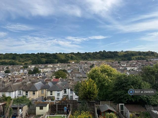 Percival Terrace, Dover, CT17 2 bed maisonette to rent £850 pcm £196 pw