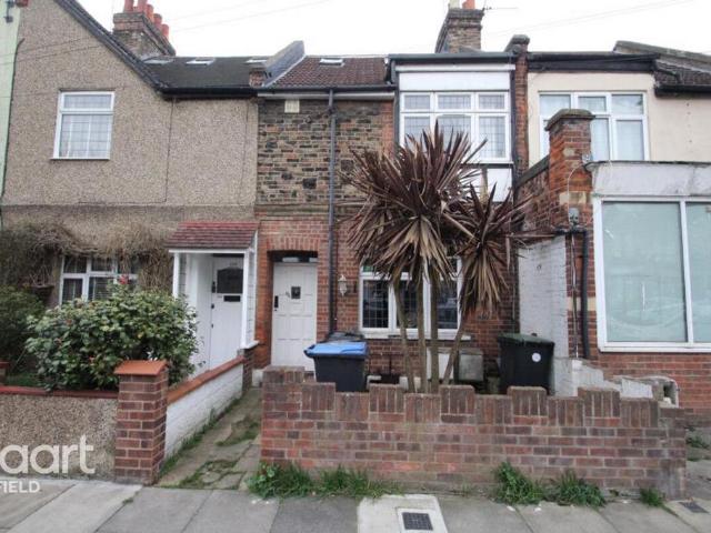 Percival Road, Enfield 3 bed terraced house to rent £2,000 pcm £462 pw