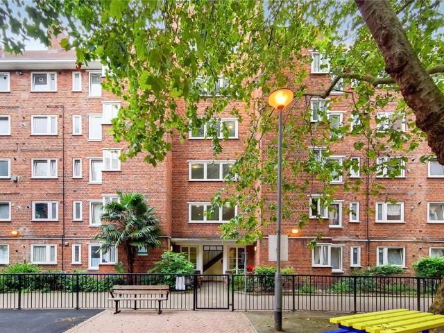 Percival Street, London, EC1V 2 bed apartment to rent £2,750 pcm £635 pw