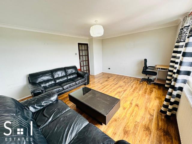 Percy Bryant Road, Sunbury on thames. 3 bed maisonette to rent £1,850 pcm £427 pw