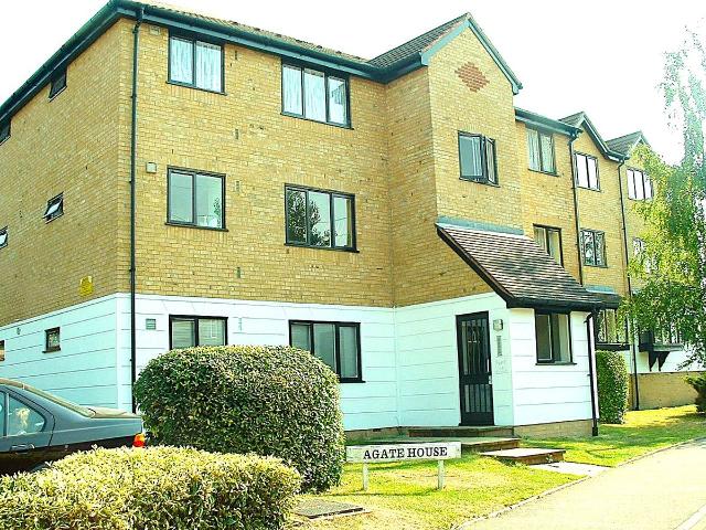 Percy Gardens, Worcester Park KT4, 1 bed flat to rent, £1,400 pcm | PrimeLocation