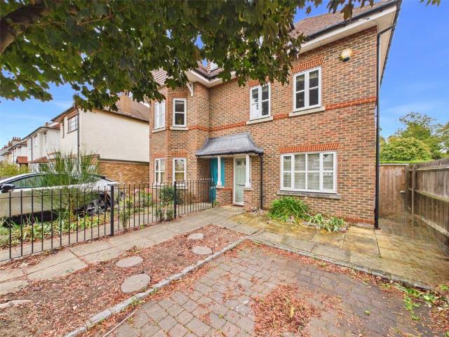 Percy Road, Hampton 4 bed semi detached house to rent £2,850 pcm £658 pw