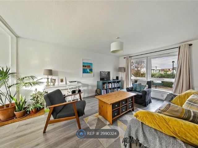 Percy Road, Hampton TW12, 2 bed flat to rent, £1,900 pcm | PrimeLocation
