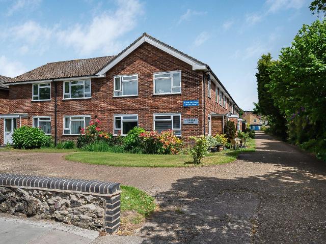 Percy Road, Hampton TW12, 2 bed maisonette to rent, £1,750 pcm | PrimeLocation