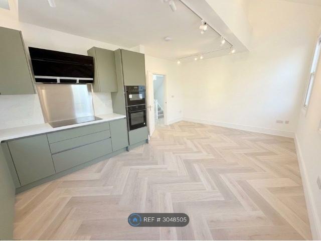 Percy Road, London W12, 3 bed flat to rent, £3,200 pcm | PrimeLocation