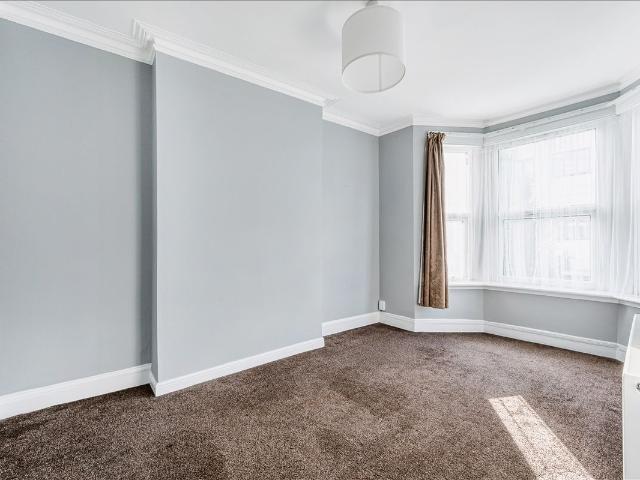 Percy Road, London W12, 2 bed flat to rent, £2,200 pcm | PrimeLocation