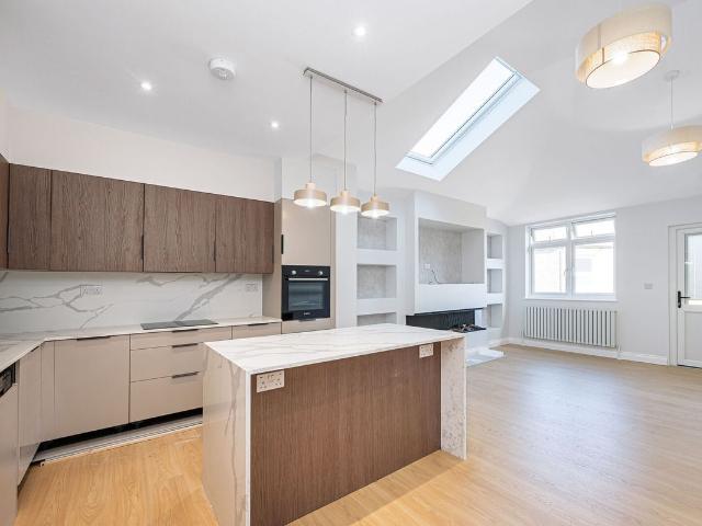 Percy Road, London N12, North Finchley, London, 4 bed maisonette to rent, £4,250 pcm | PrimeLocation
