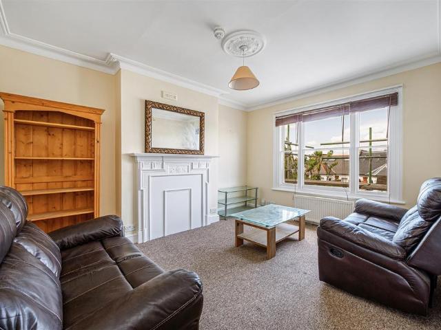 Percy Road, Shepherd's Bush W12 1 bed flat to rent £1,625 pcm £375 pw