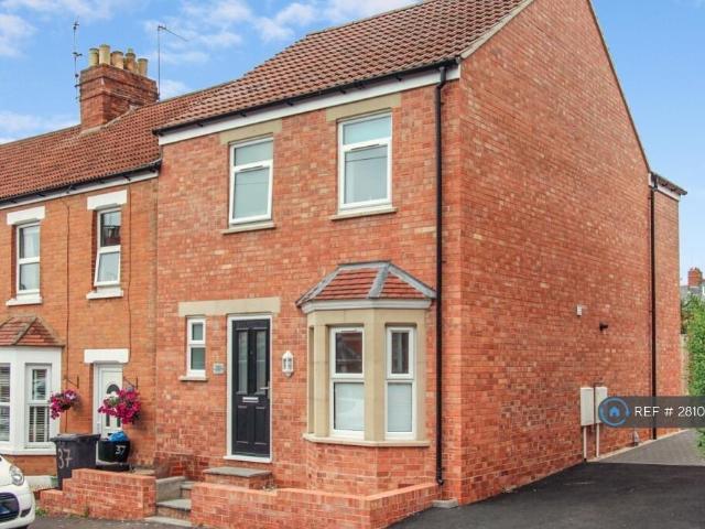 Percy Road, Yeovil, BA21 3 bed semi detached house to rent £1,400 pcm £323 pw